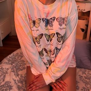 Preloved beautiful butterfly crewneck long sleeve size xxl